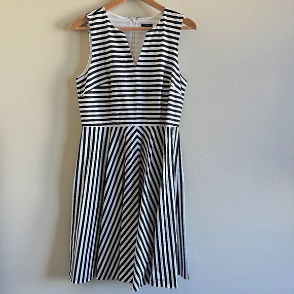 ANN TAYLOR‎ FIT & FLARE STRIPED DRESS BLACK WHITE WOMENS SIZE 8 PETITE - Picture 1 of 7